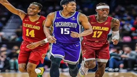 滕哈格正面回应内维尔指责：格雷泽难辞其咎！